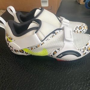 Nike cycling shoes - size 8.5(but really fit like an 8!!)- Delta cleats included